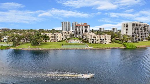 Residential complexes in North Palm Beach, Palm Beach