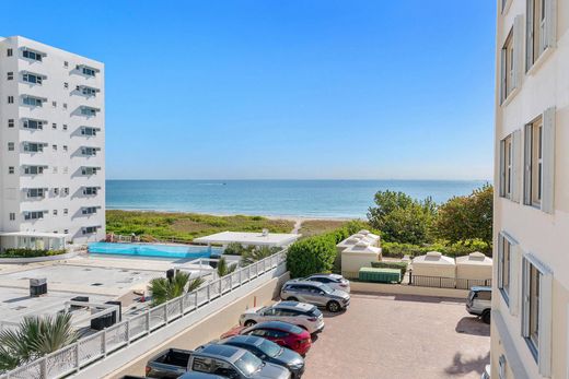 Residential complexes in Lauderdale by the sea, Broward County