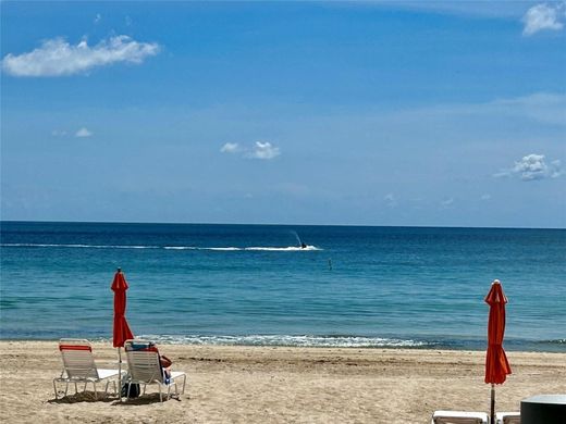 Residential complexes in Fort Lauderdale, Broward County