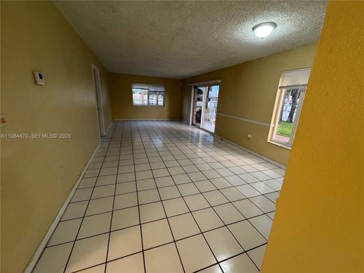 Residential complexes in Miami Gardens, Miami-Dade