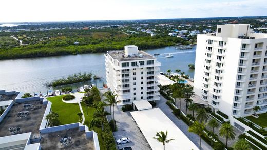 Residential complexes in Tequesta, Palm Beach