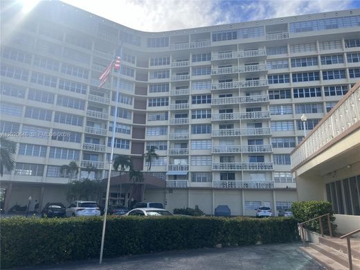 Residential complexes in Hallandale, Broward County