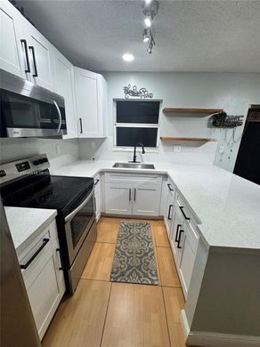 Αστικό ακίνητο σε Hialeah, Miami-Dade County