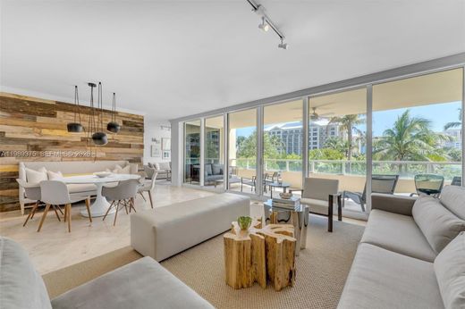 Residential complexes in Key Biscayne, Miami-Dade