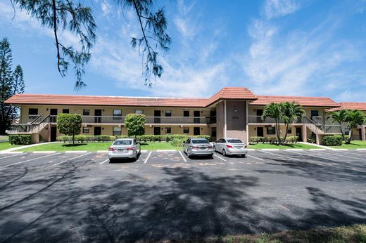 Residential complexes in Boca Raton, Palm Beach