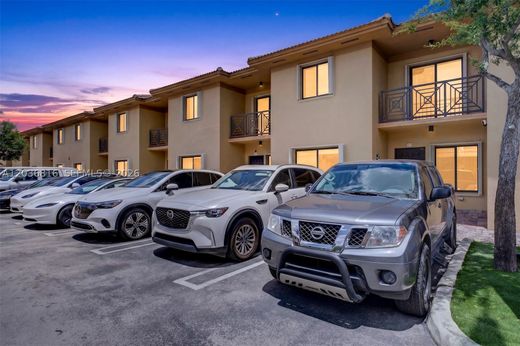 Townhouse in Hialeah Gardens, Miami-Dade