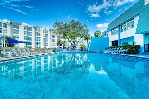 Residential complexes in Sunny Isles Beach, Miami-Dade