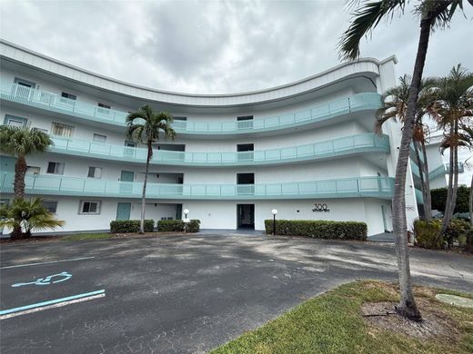 Lantana, Palm Beach Countyのアパートメント・コンプレックス