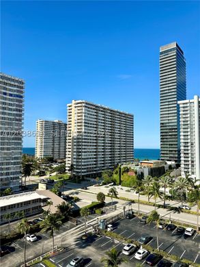 Residential complexes in Hallandale, Broward County