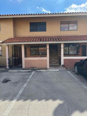 Appartementencomplex in Hialeah, Miami-Dade County
