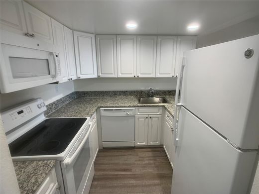Residential complexes in North Miami Beach, Miami-Dade