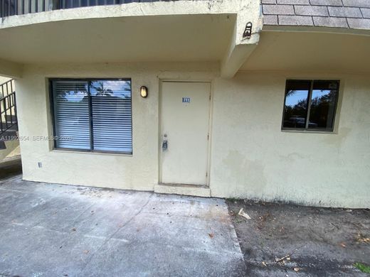 Residential complexes in Pompano Beach, Broward County