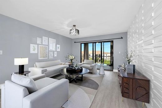 Residential complexes in Boca Raton, Palm Beach