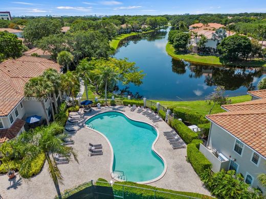 Residential complexes in Boca Raton, Palm Beach