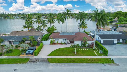 Villa - Hialeah, Miami-Dade County
