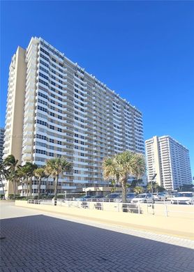 Residential complexes in Hallandale, Broward County