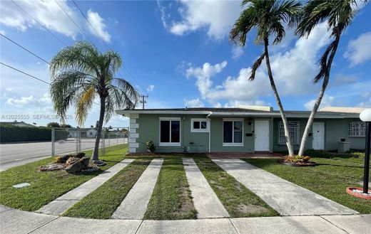 Townhouse in Miami, Miami-Dade