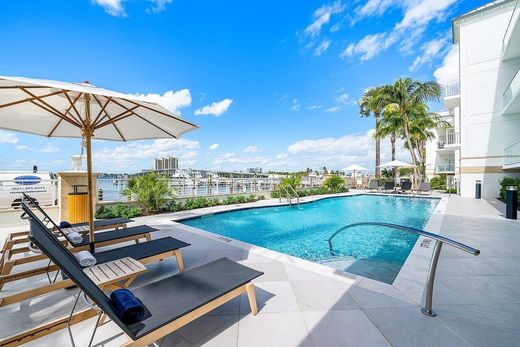 Residential complexes in Palm Beach Shores, Palm Beach