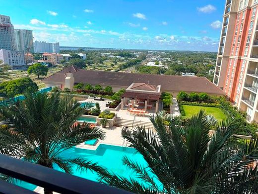 Residential complexes in West Palm Beach, Palm Beach