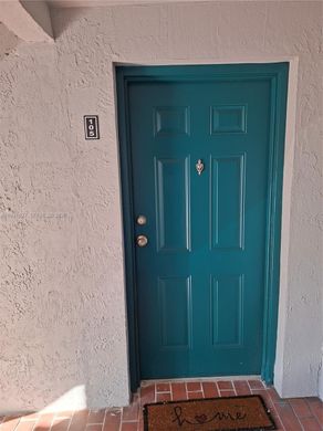 公寓楼  Hialeah, Miami-Dade County