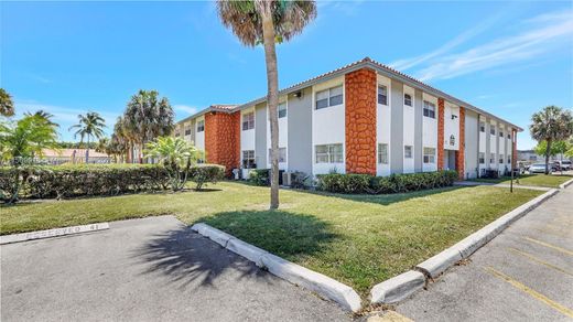 Residential complexes in North Lauderdale, Broward County
