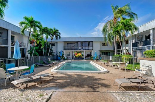 Residential complexes in Boca Raton, Palm Beach