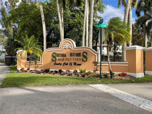 ハイアリア, Miami-Dade Countyのアパートメント・コンプレックス