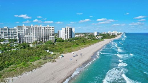 Residential complexes in Boca Raton, Palm Beach