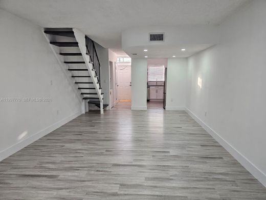 Таунхаус, Hialeah, Miami-Dade County