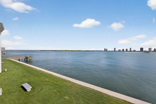 Residential complexes in North Palm Beach, Palm Beach