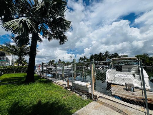Residential complexes in Miami Beach, Miami-Dade