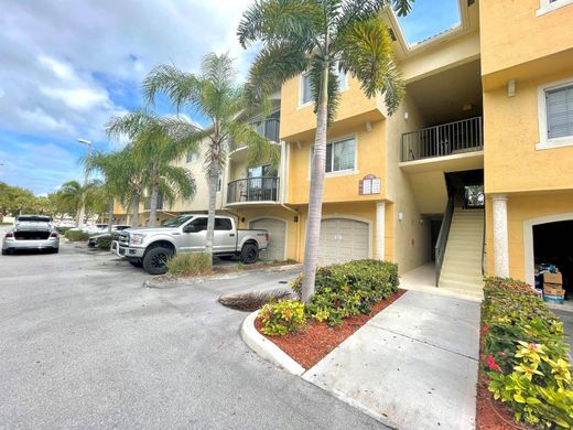 Residential complexes in Royal Palm Beach, Palm Beach