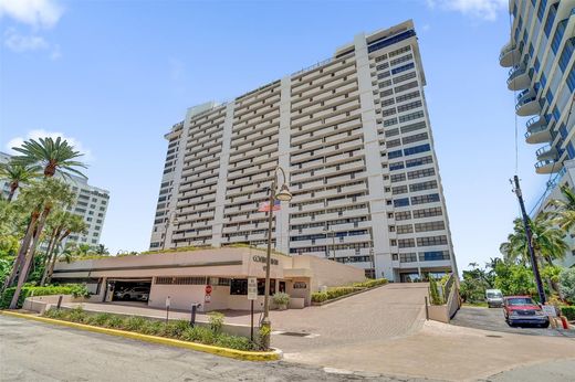 Residential complexes in Fort Lauderdale, Broward County