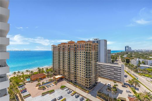 Residential complexes in Hallandale, Broward County