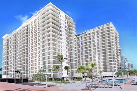 Residential complexes in Bal Harbour, Miami-Dade