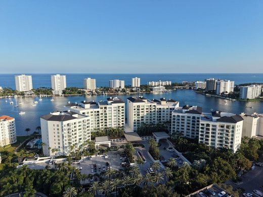 Residential complexes in Boca Raton, Palm Beach
