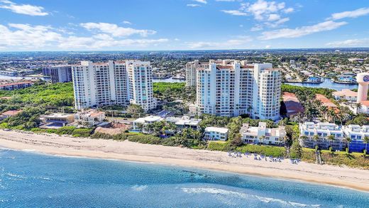 Residential complexes in Highland Beach, Palm Beach