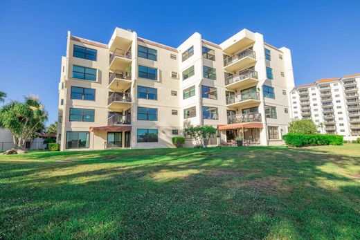 Residential complexes in North Palm Beach, Palm Beach