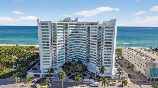 Residential complexes in Miami Beach, Miami-Dade