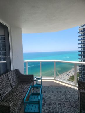Residential complexes in Miami Beach, Miami-Dade