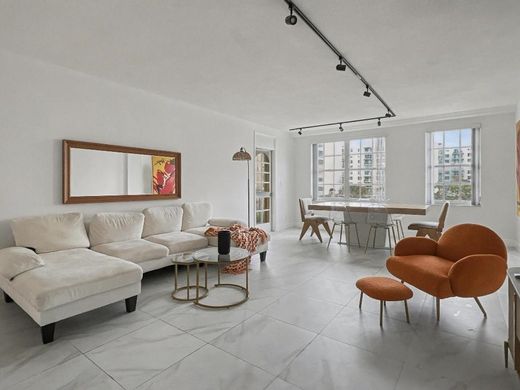 Residential complexes in Palm Beach, Florida