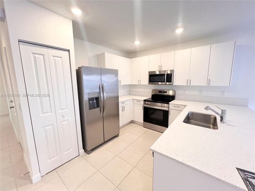 Townhouse in Pembroke Park, Broward County