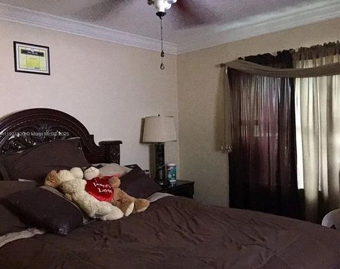 Townhouse in Hialeah, Miami-Dade