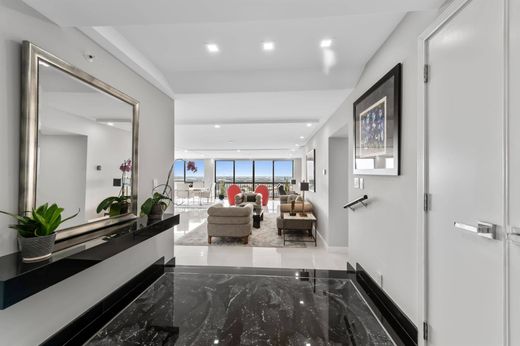 Residential complexes in West Palm Beach, Palm Beach