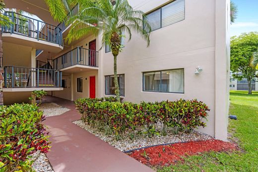 Residential complexes in Delray Beach, Palm Beach