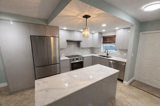 Oakland Park, Broward Countyのアパートメント・コンプレックス