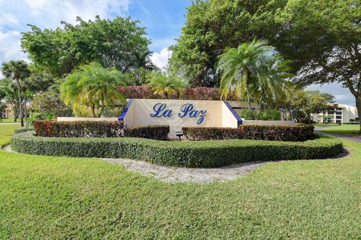 Residential complexes in Boca Raton, Palm Beach