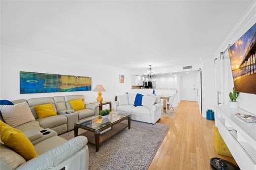 Residential complexes in Lauderdale by the sea, Broward County