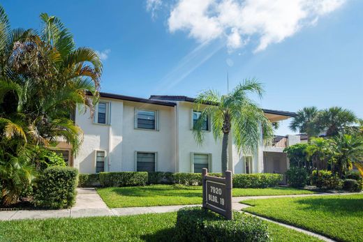 Residential complexes in Boca Raton, Palm Beach