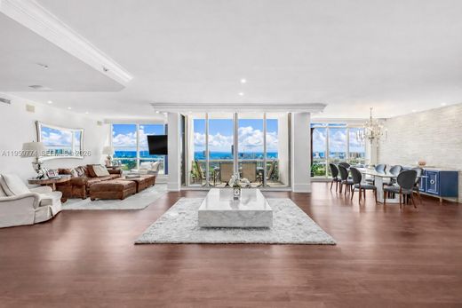 Residential complexes in Miami Beach, Miami-Dade